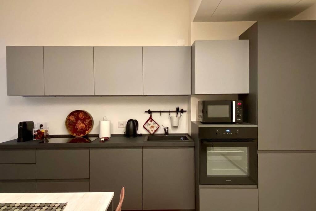 Wine And Horse - Next To Station And Free Parking Apartment *